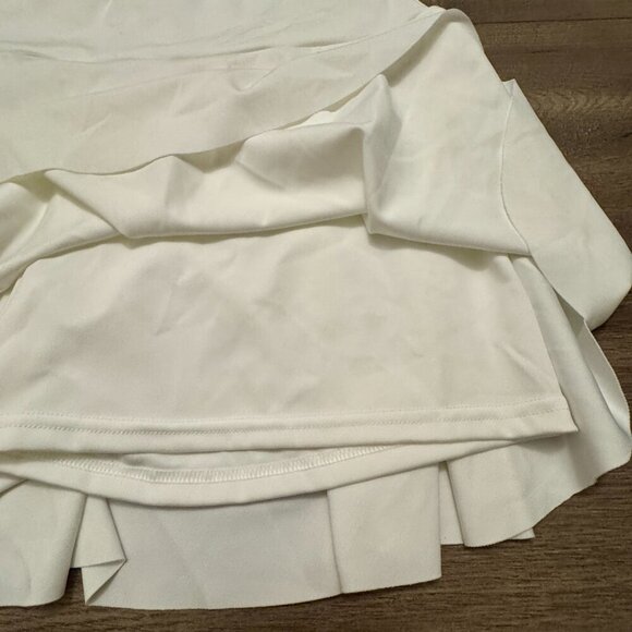 🤍 White Flowy Skort | Built-In Shorts | Wide Waistband - Picture 3 of 5